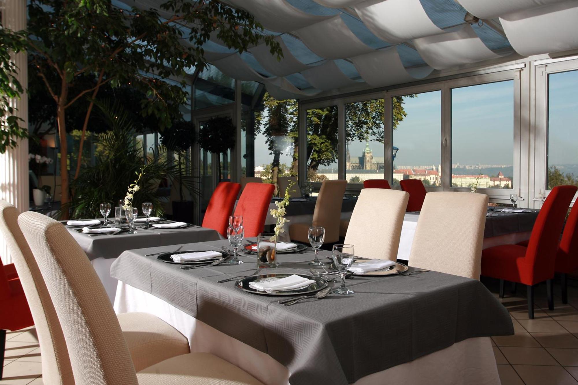 Nebozizek Hotel A Restaurant Прага Экстерьер фото