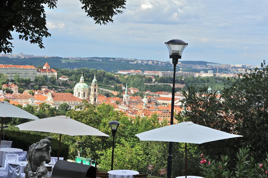 Nebozizek Hotel A Restaurant Прага Экстерьер фото
