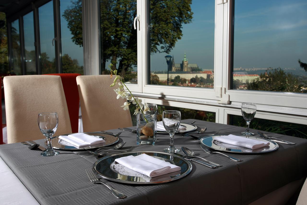 Nebozizek Hotel A Restaurant Прага Экстерьер фото