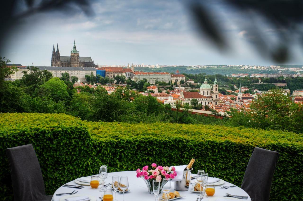Nebozizek Hotel A Restaurant Прага Экстерьер фото